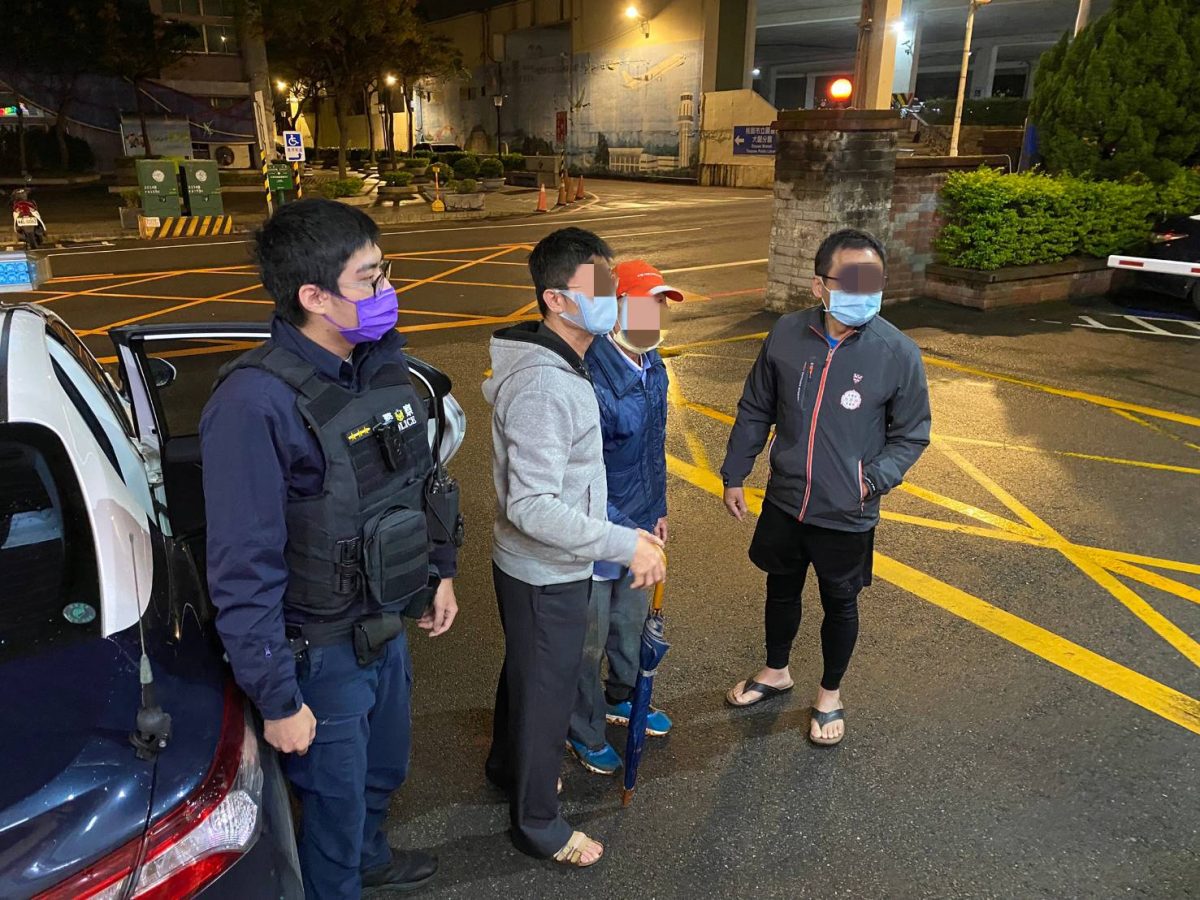 9旬失智翁散步迷路三公里 大園警助祖孫團圓 208002 scaled