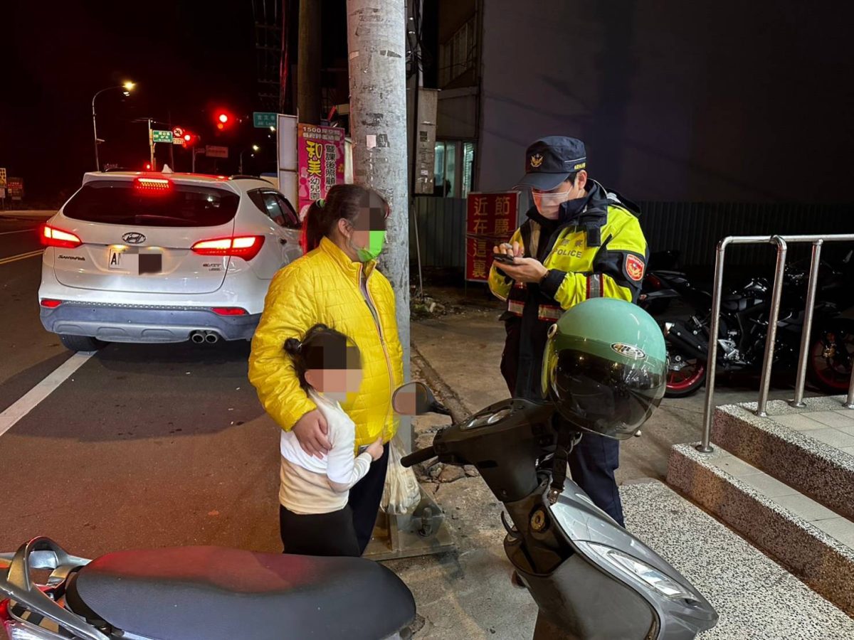 聖誕驚魂!5歲女童與母走散急哭 大園暖警買糖果安撫 214548 scaled
