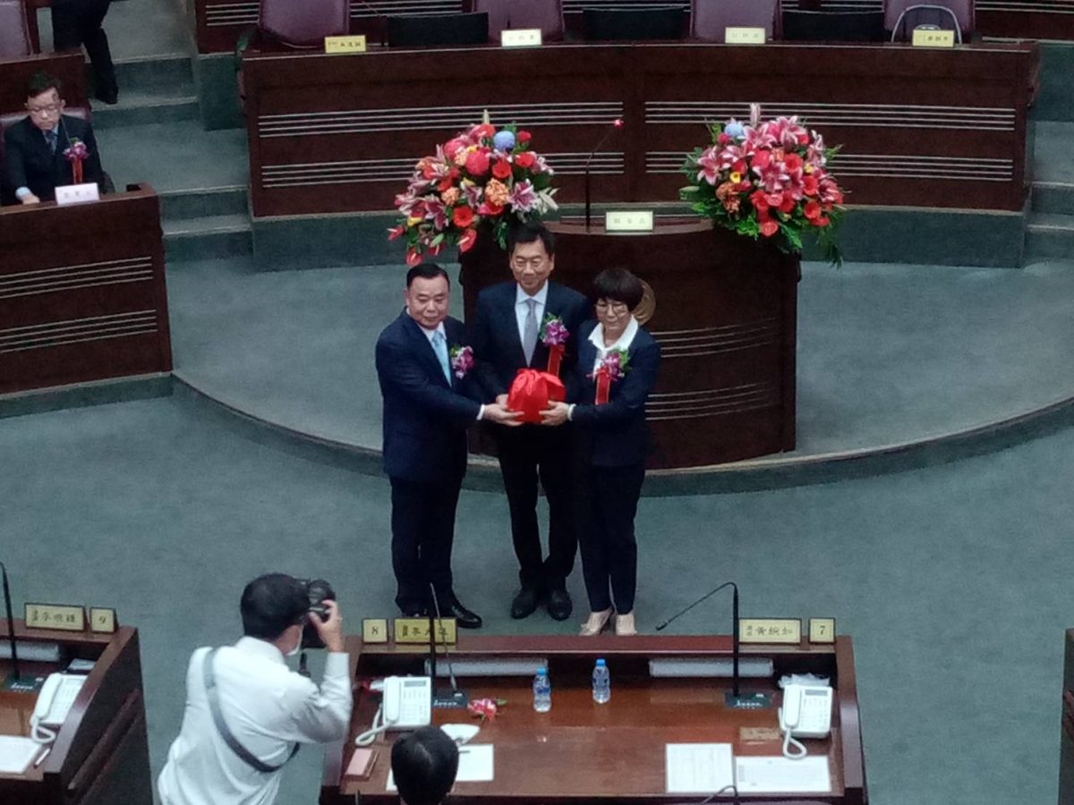 桃園市議會第三屆議長選舉 邱奕勝39票成功連任 89063 scaled