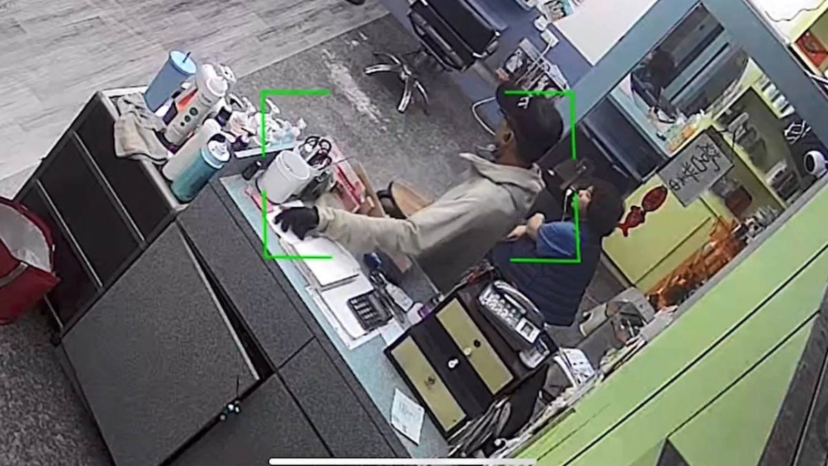 【有片】剪髮順手摸走錢和手機 警調監視器逮偷竊慣犯 S 113401872 scaled