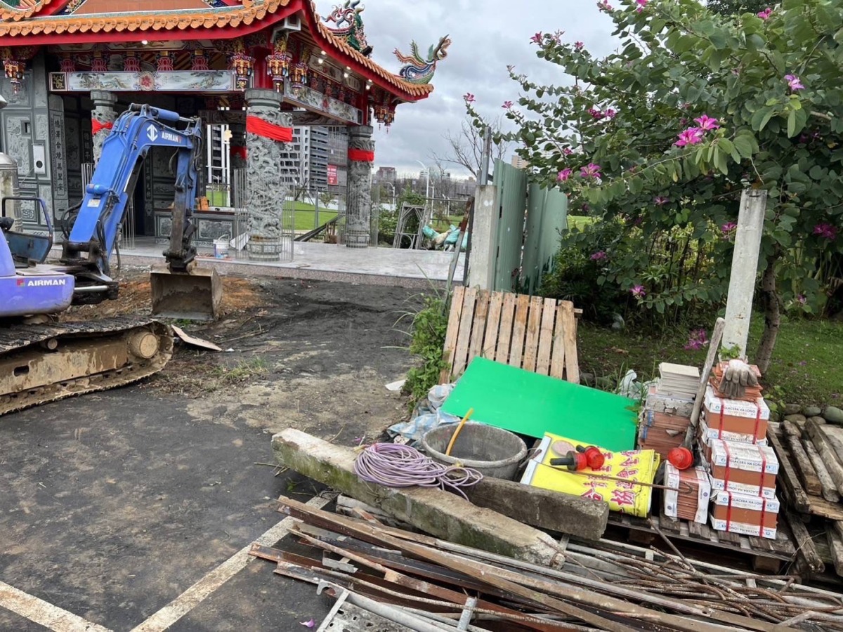 【有片】人在做神在看!竊嫌土地公廟旁偷機具遭警查獲 S 113434634