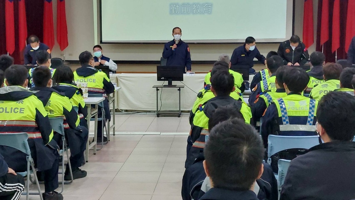 【有片】桃警全面威力掃蕩 分局長黃富村親帶隊擴大臨檢 S 113516552