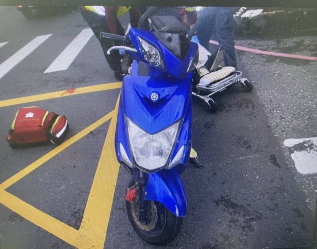 【有片】撞倒右轉機車騎士肇逃 家屬PO網求行車畫面緝兇 S 113614861