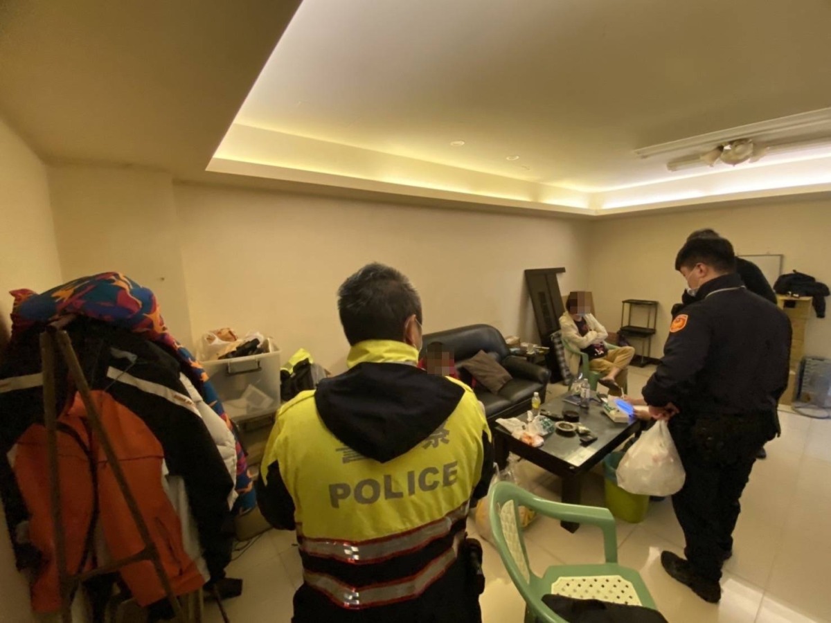【有片】麻將賭場暗藏社區大樓 桃警衝門查緝逮9人 S 113811460