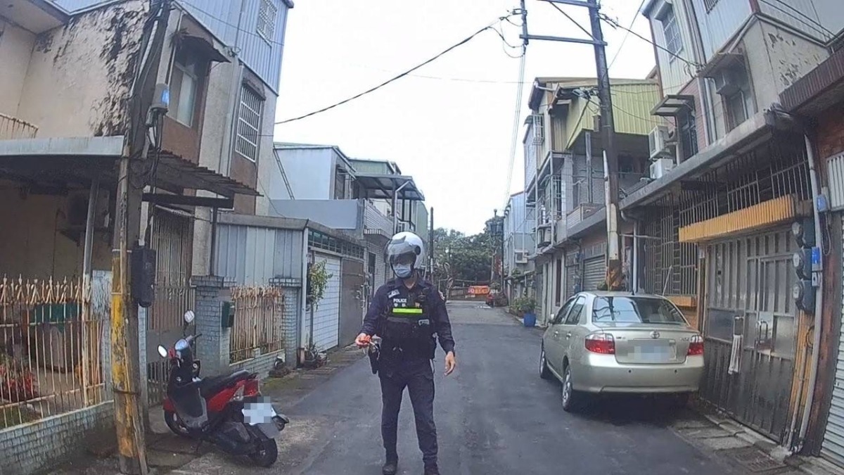 獨居老婦訪友迷途 龍安所暖警護送返家 S 113844256