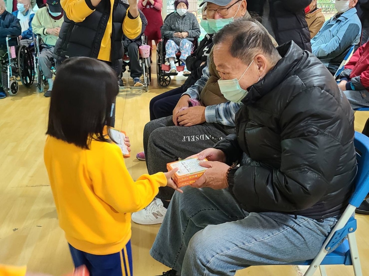 聖誕報佳音!聖保祿醫院攜幼兒天使訪桃園榮家 S 113901573