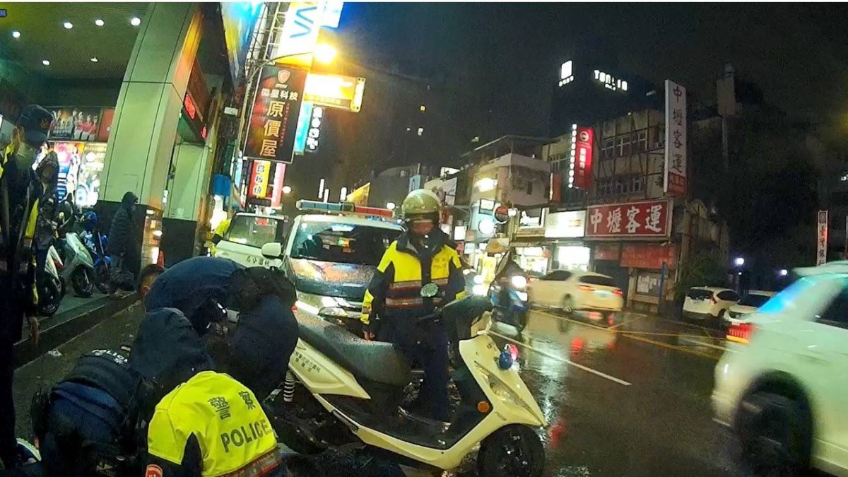 【有片】友人酒後搭車無端起爭執 嚇壞司機急報警 S 113918152 scaled