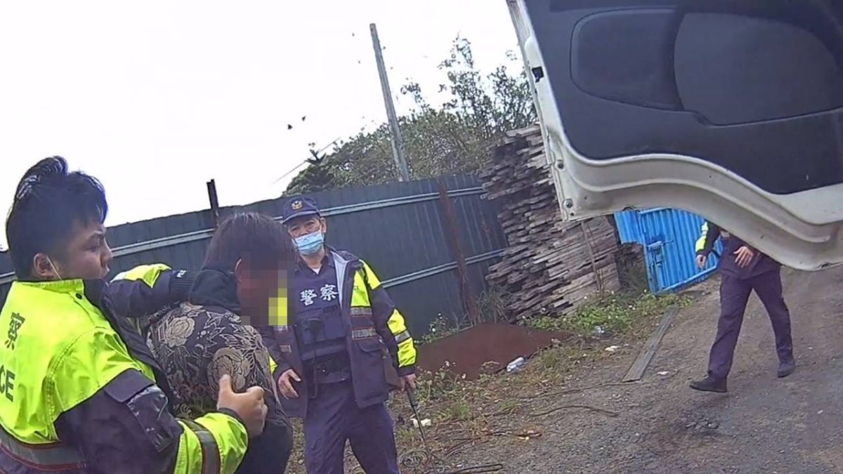 【有片】通緝男拒捕意圖開大車衝撞 桃警破窗噴辣椒水制伏 S 114376712 scaled
