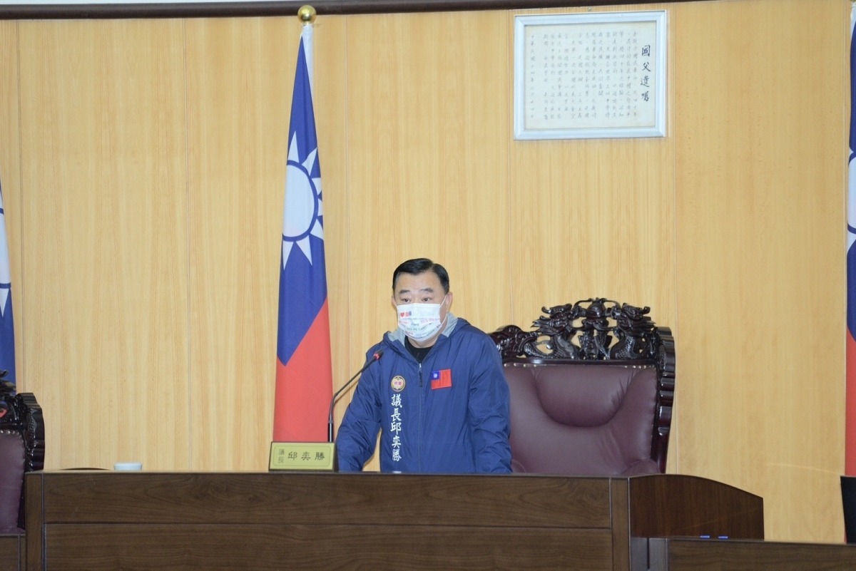 桃議會通過5歲幼兒學費與國中小營養午餐免費 三節禮金調高至2500 S 140058658