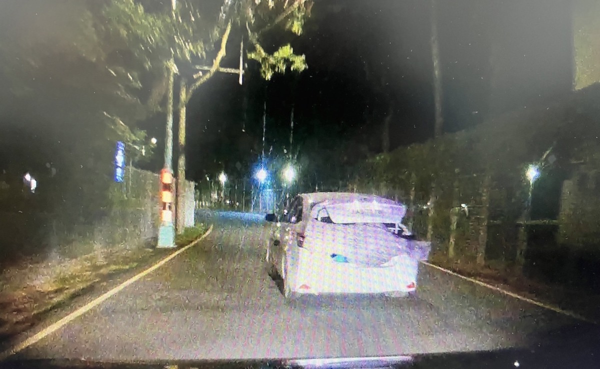 【有片】通緝犯拒檢加速逃 龍潭警破車窗逮人搜出毒品 S 19439762