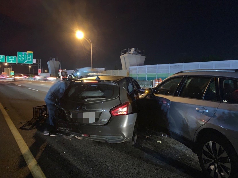 國道三號車禍!3車追撞駕駛送醫 S 34775112 1