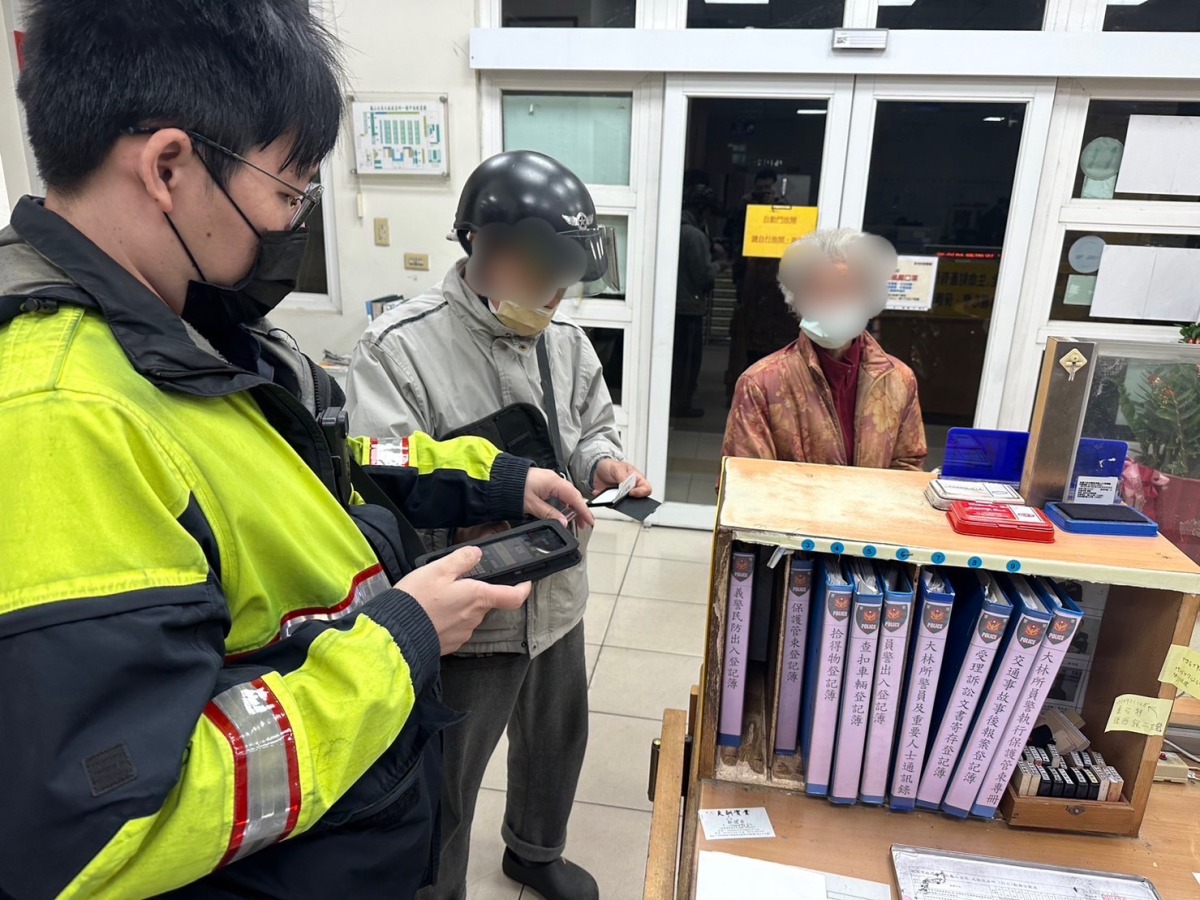 寒流夜2長輩走失!老翁流浪2日渾身發臭 龜山暖警助其返家 S 40239147