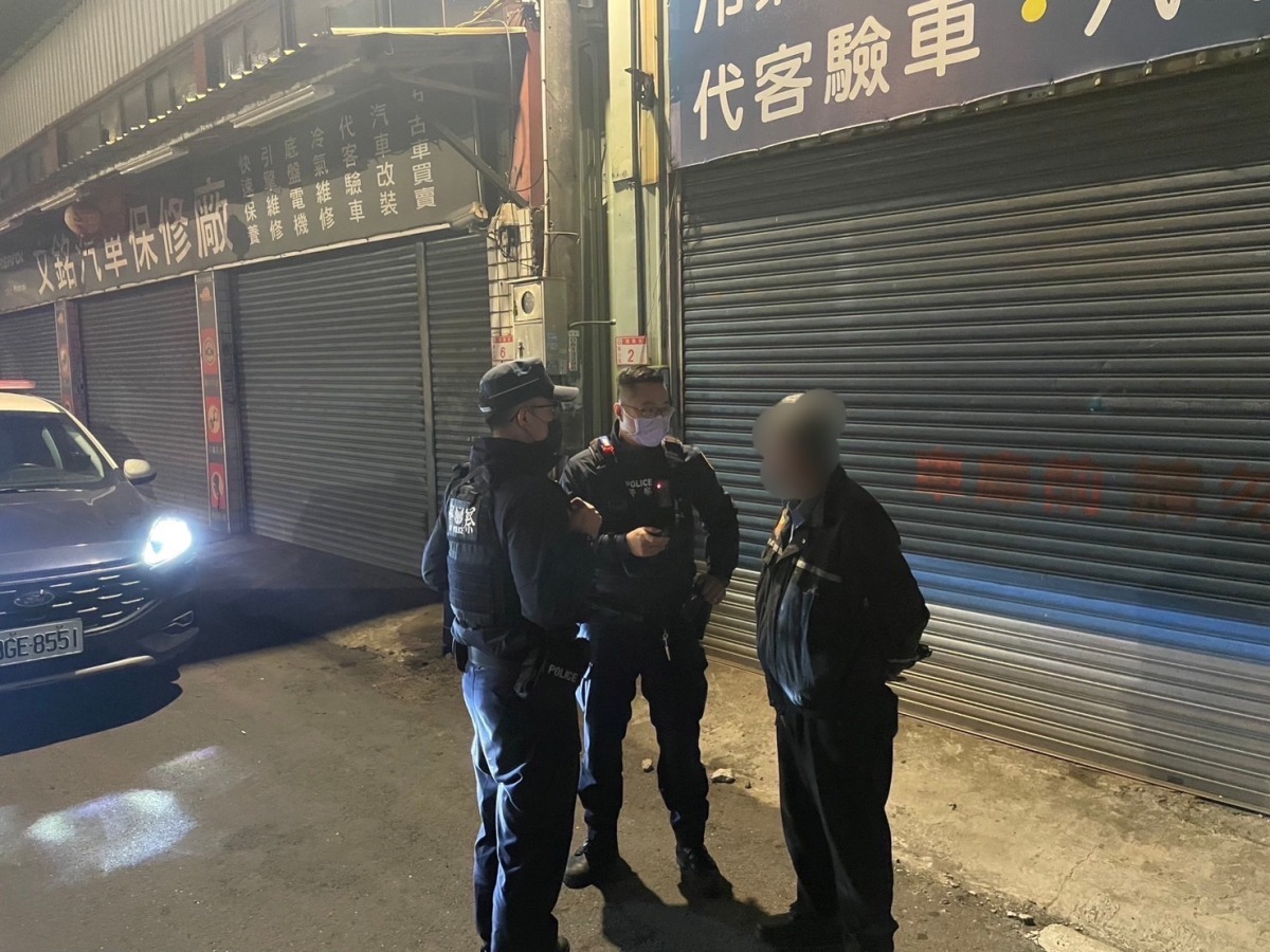 寒流夜2長輩走失!老翁流浪2日渾身發臭 龜山暖警助其返家 S 40239150