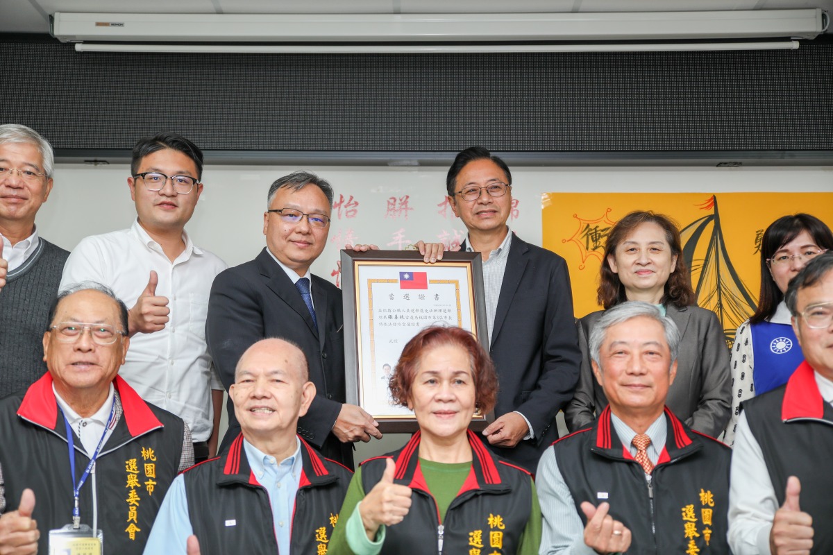 張善政獲頒當選證書 承諾市府不再有弊案 S 437878796