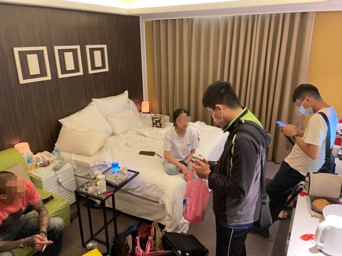 「解除分期付款」詐騙多人受害 楊梅警逮1男1女車手到案 S 6512720