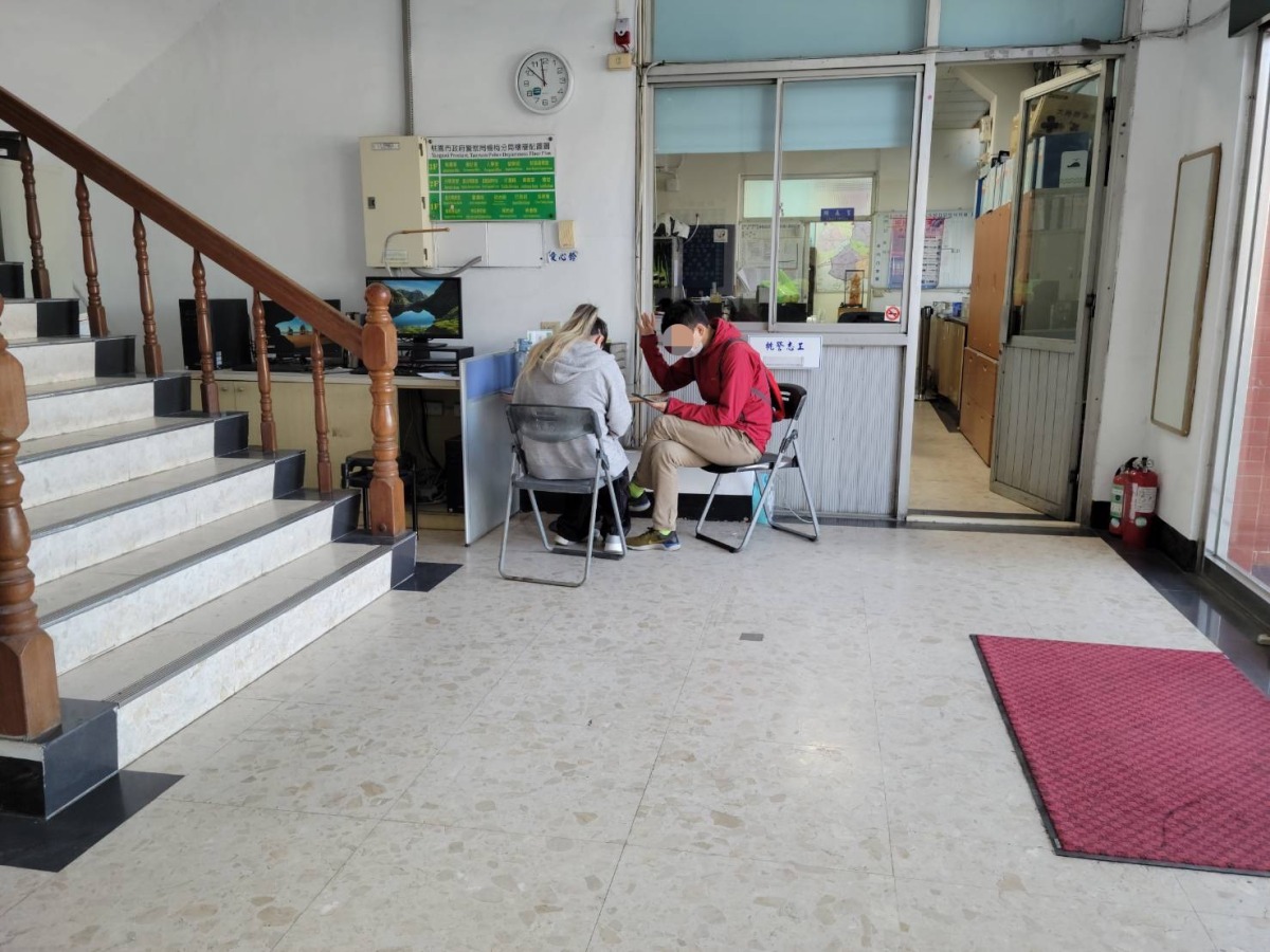 澳籍女搭小黃遺失這物險無法返國 楊梅警調電眼協尋 S 6733889