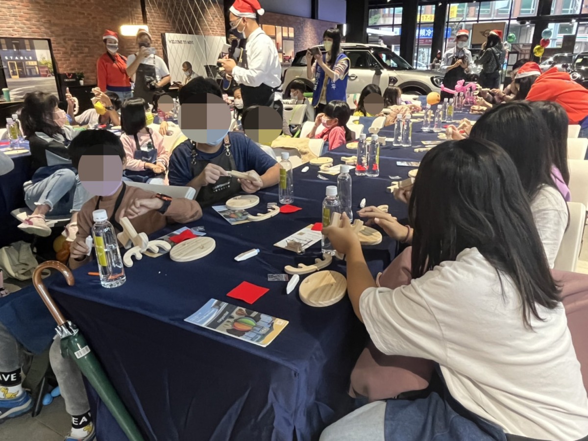 BMW大桐汽車攜手木匠兄妹送暖 桃園弱勢兒少體驗木作樂趣 S 6914053