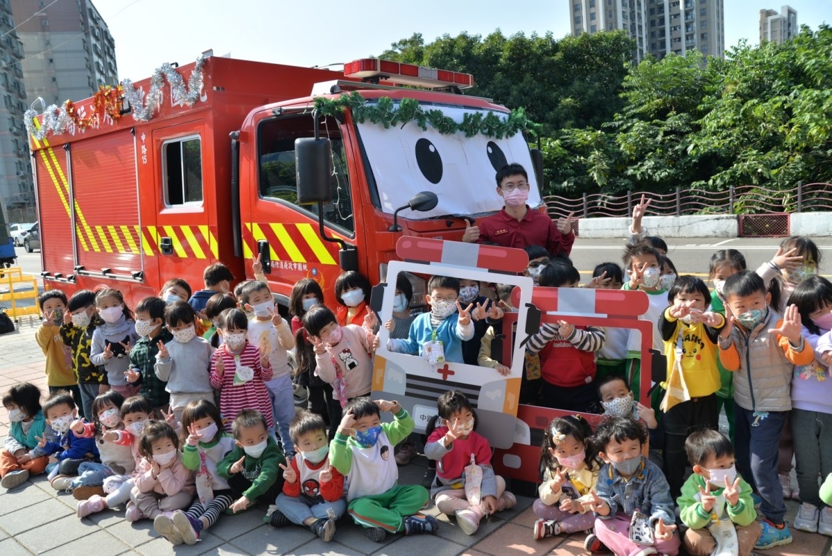 桃消前進幼兒園宣導防災知識 救援小英雄「羅伊」驚喜登場 S 75014195
