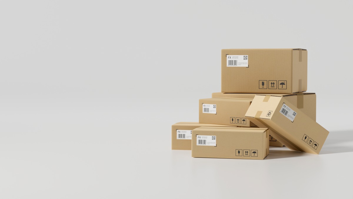 年末網購夯!小心誤收「幽靈包裹」 兩大超商提供申訴管道 cardboard boxes with fragile tags white background with copy space 3d rendering 3d illustration