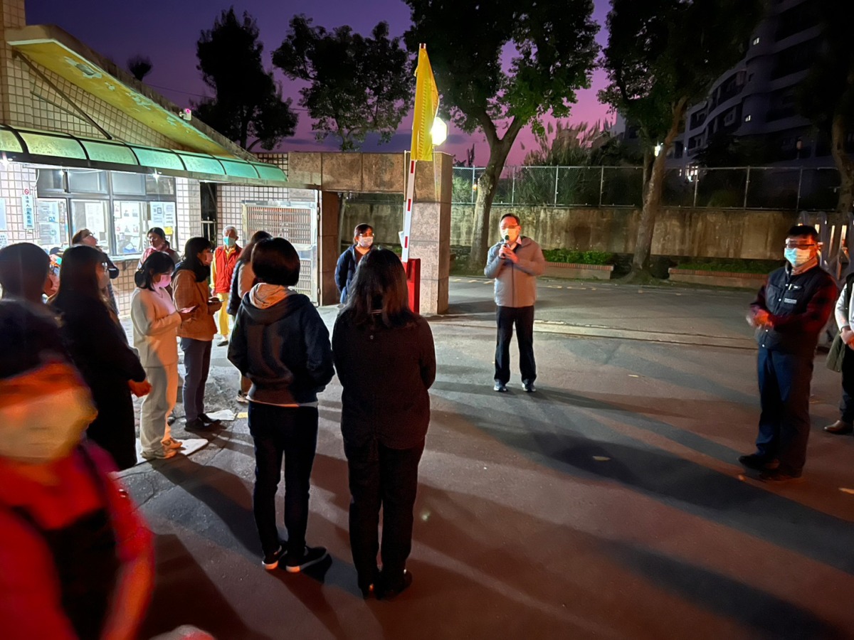八德榮家夜間消防演練 積極參與強化應變作為 住民及工作人員至避難集合點集合