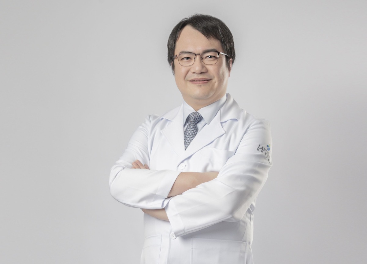 聯新國際醫攜手診所落實醫療分級 8旬婦行動不便看病免奔波 圖2 聯新國際醫院腸胃肝膽科徐偉倫醫師2