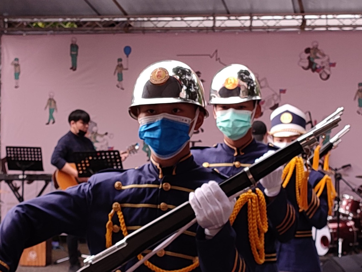 憲兵節形象照 2
