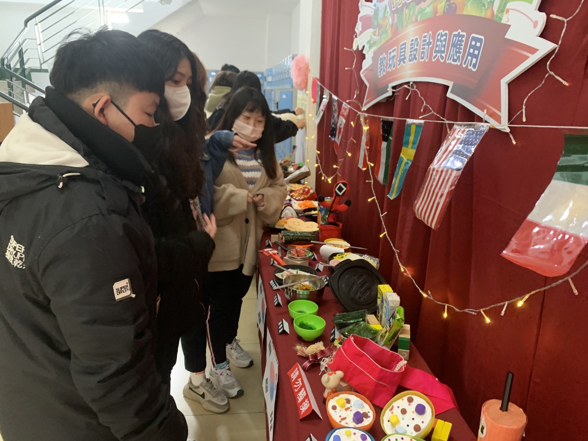 結合新住民文化 新生醫專幼保科打造創意美食教具 會場參觀
