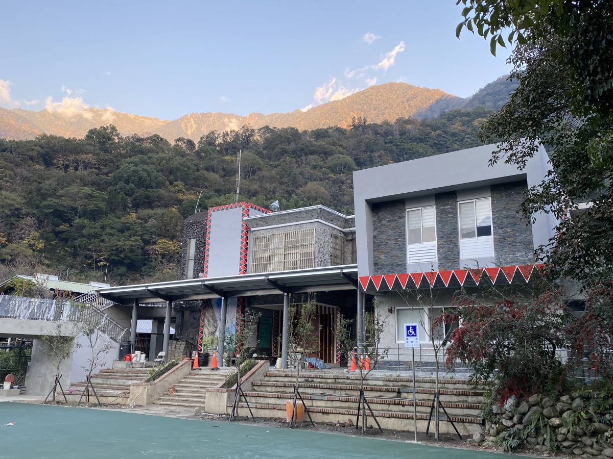 玉山東埔服務中心開幕 推廣布農文化、登山安全 東埔服務中心