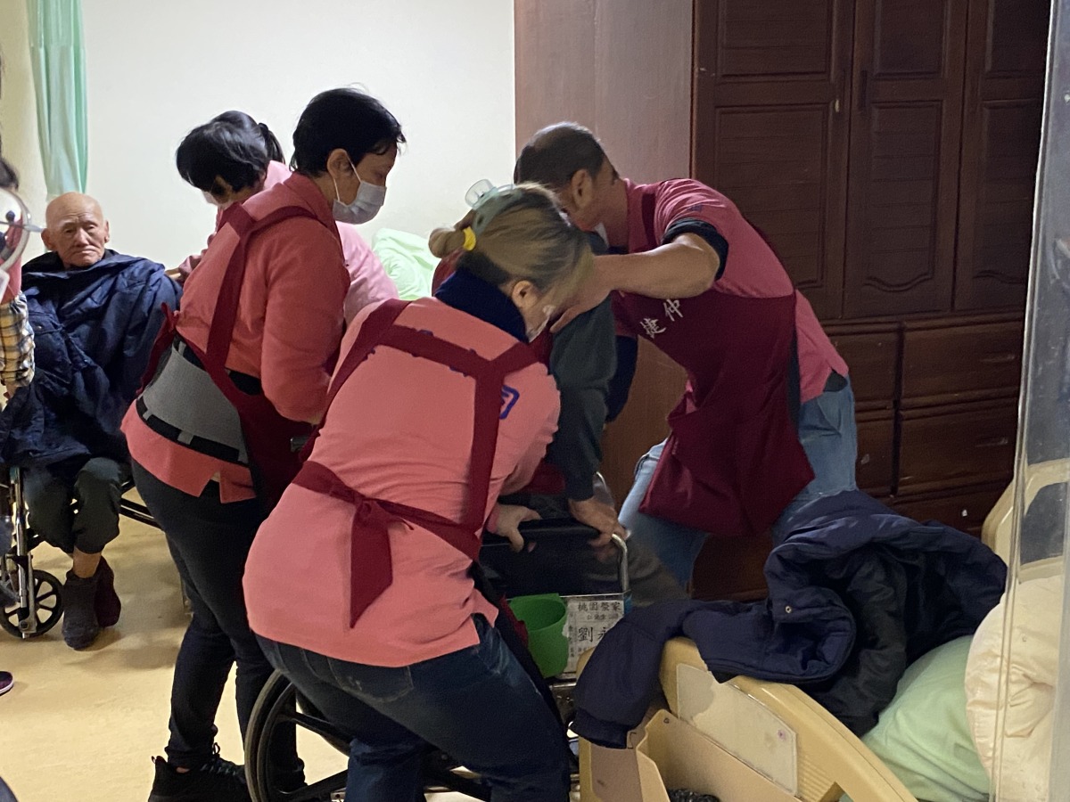 桃園榮家夜間消防演練 強化緊急應變作為 消防演練疏散住戶