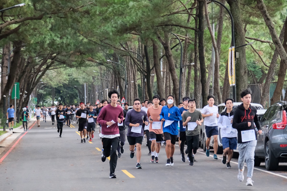 中央大學校園路跑登場 近2000師生熱情響應 照片一 1