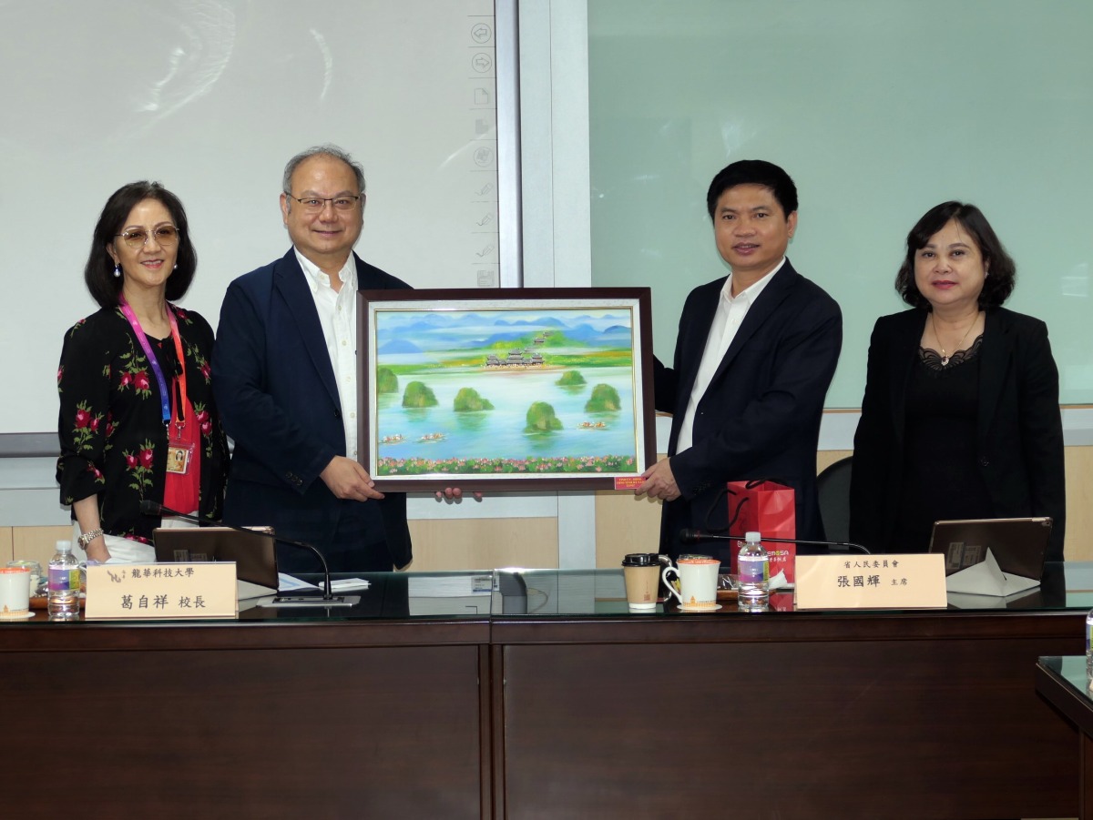 龍華科大推動國際產學專班 獲越南河南省人民委員會主席肯定 越南河南省人民委員會張國輝主席參訪龍華科大 見證人才培育成效 1