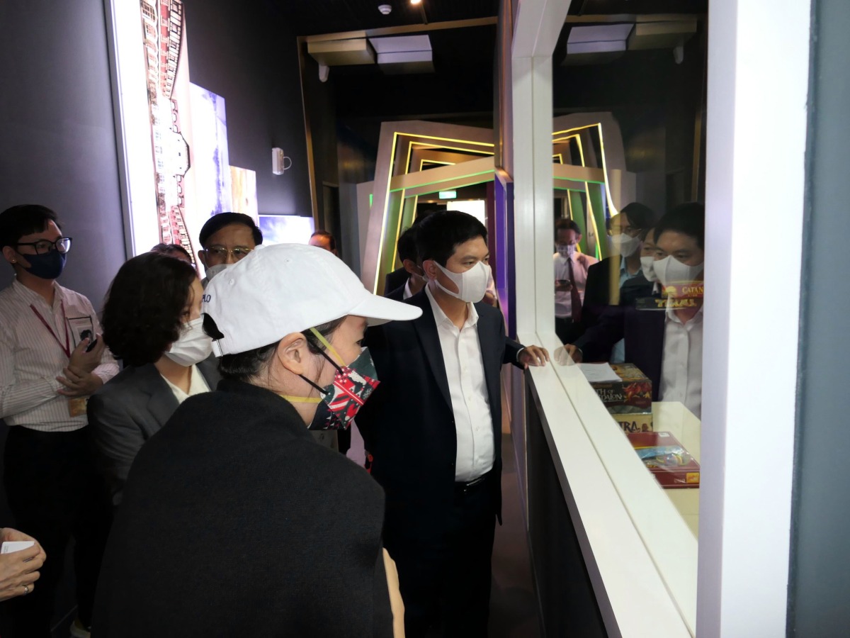 龍華科大推動國際產學專班 獲越南河南省人民委員會主席肯定 越南河南省人民委員會張國輝主席參訪龍華科大 見證人才培育成效 3