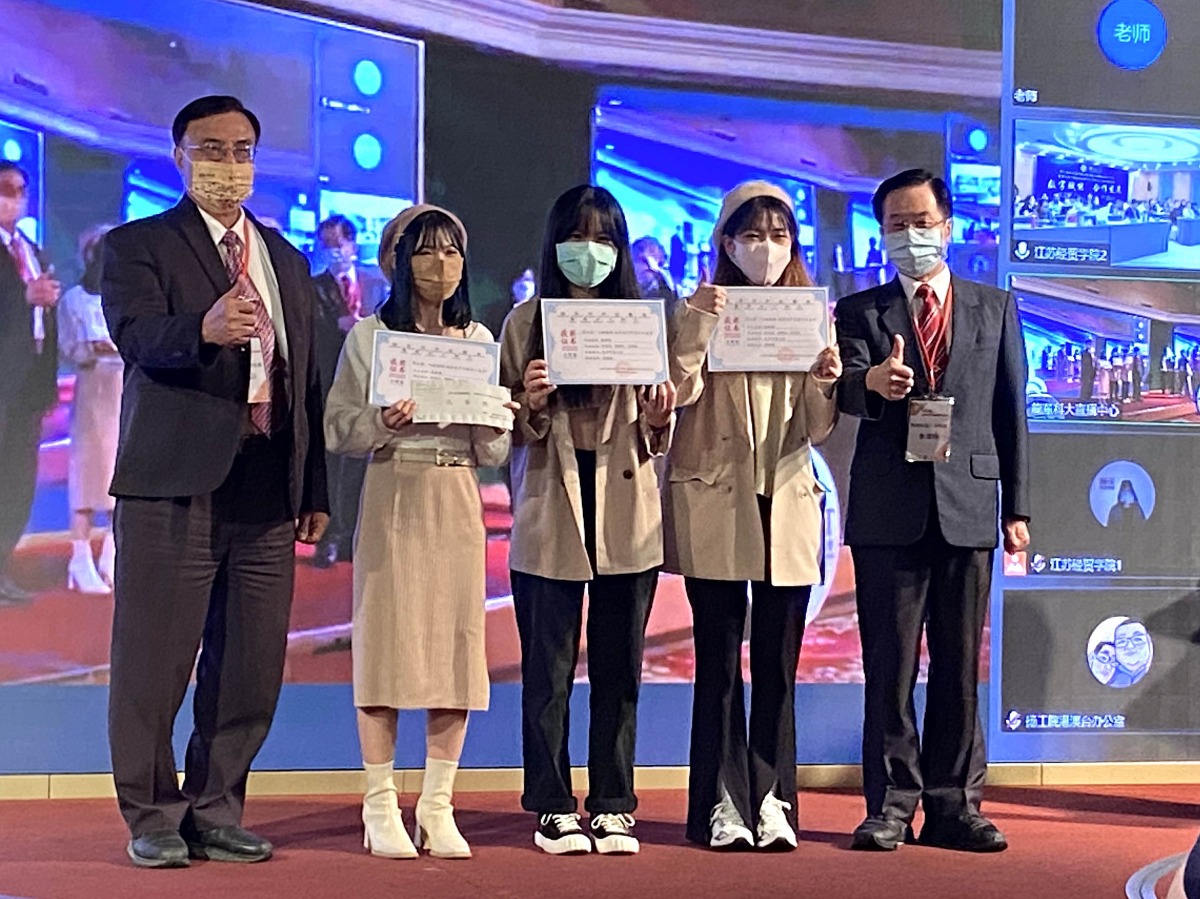 兩岸青少年攜手公益行微電影競賽登場 龍華科大文創系勇奪3獎 飛越海峽兩岸青少年攜手公益行微視頻賽 龍華文創系展現實力 2 1