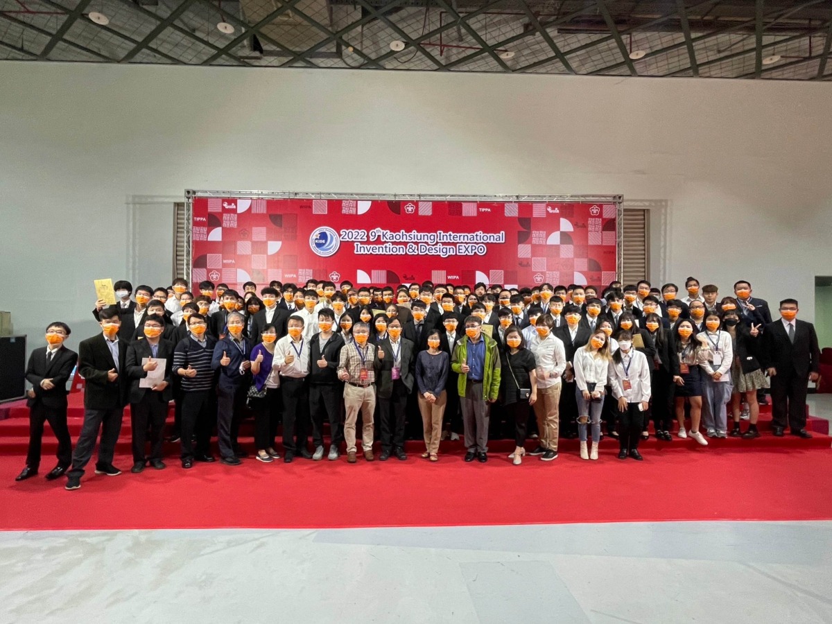 高雄國際發明展圓滿落幕 龍華科大斬獲47獎 高雄國際發明展大滿貫 龍華科大2特別獎29金8銀8銅全數獲獎 4