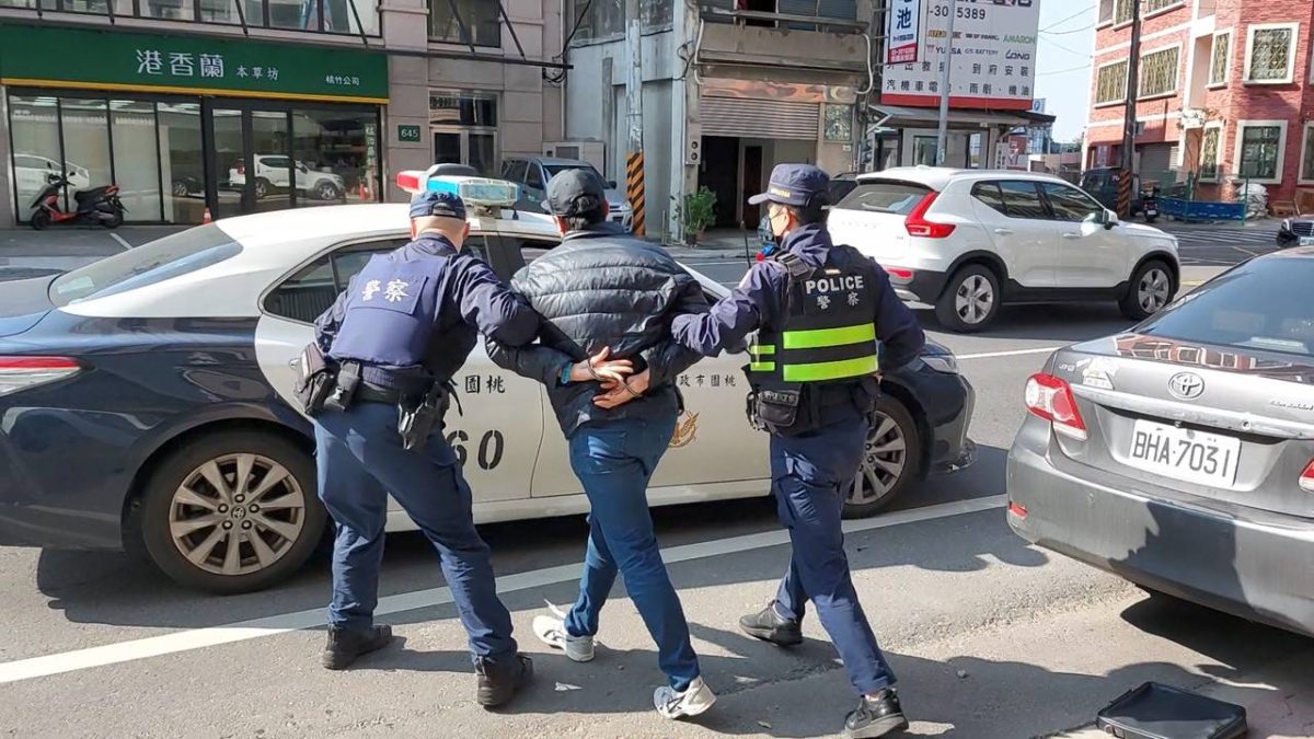 【有片】桃警農會防搶演練太逼真 洽公民眾愣住:怎麼了? 1290932 scaled