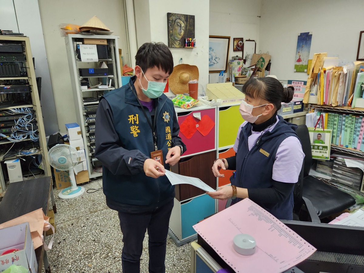 假鈔流竄!國道警農曆年前攜手休息站店家防範偽鈔 131498