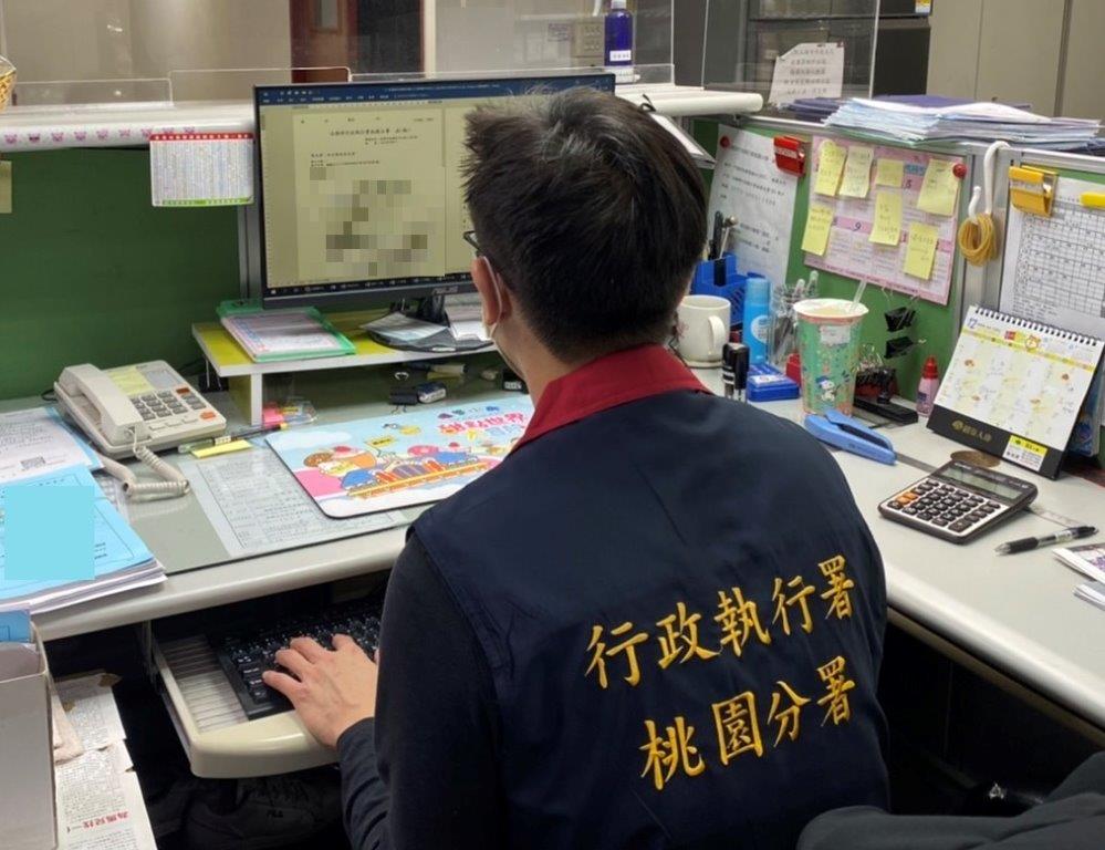 無照騎車拒酒測!男拒繳11萬罰鍰 存款遭桃園分署扣押 1673060658790