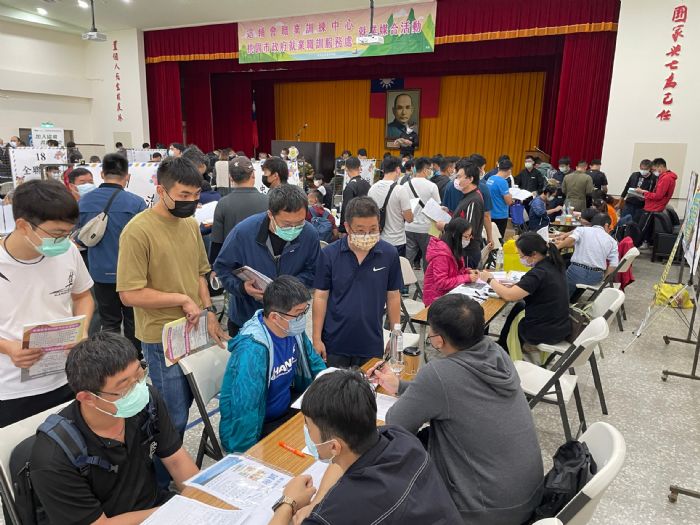 桃園就服處中高齡徵才活動1/13登場 統聯客運開75K月薪獵才 20230106115640821