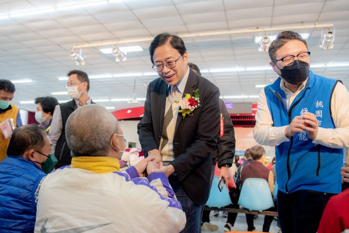 蘆竹南崁五福宮暖到心坎 張善政:推動長者福利政策打造幸福桃園 20230107130108664