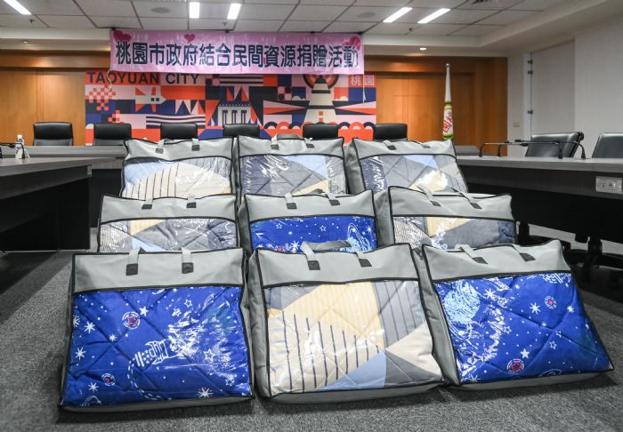 寒冬送暖!公益團體贈953條棉被 桃市弱勢家庭安心迎兔年 20230112172056238