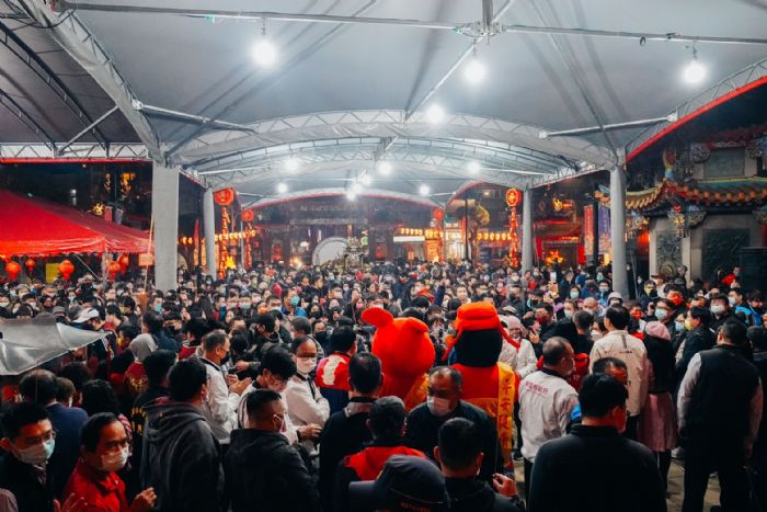 除夕夜張善政拜頭香 與市民共同迎接新年 20230122021509035