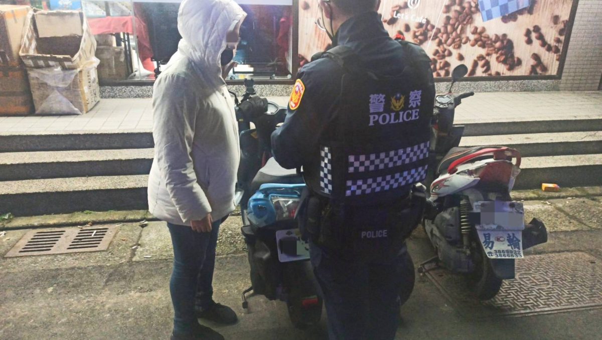 妙齡女深夜下班險回不了家 大園警靠這招解圍 218761 scaled