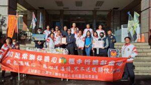 八德警攜手觀世音慈心會贈過年物資、慰問金 17弱勢家庭受惠