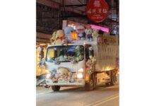 桃園娃娃資收車引注目 知情人曝背後原因