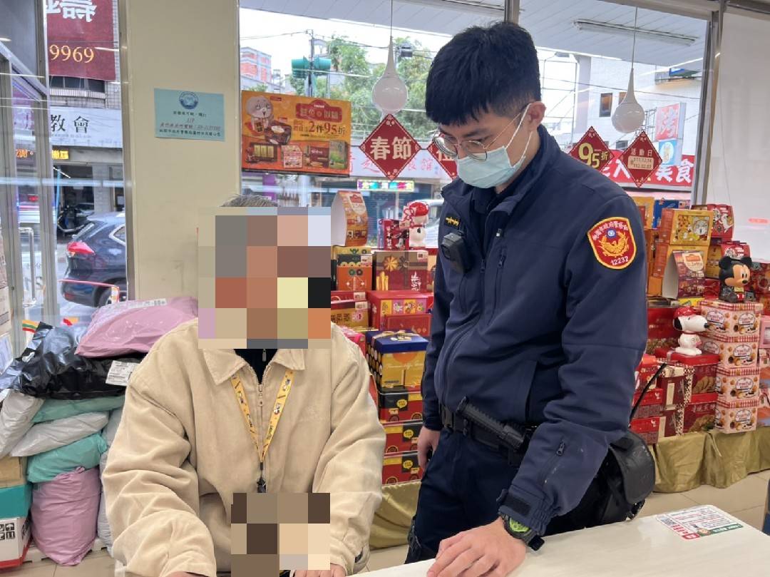 2老翁外出迷途 蘆竹警及時伸援 424929