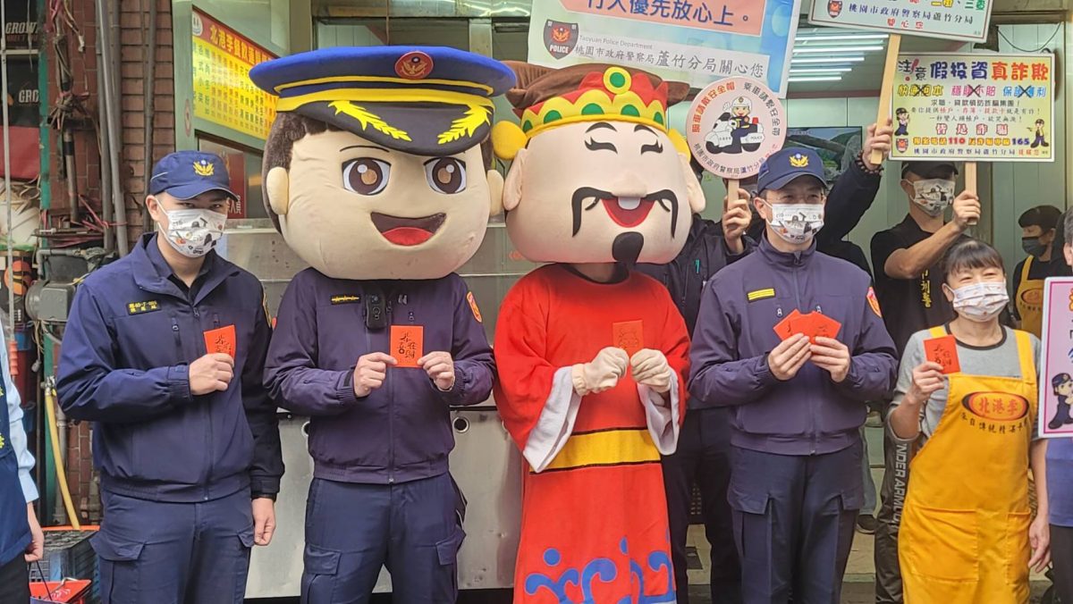 蘆竹警舉辦防搶演練 前進南農市場宣導反詐 427340 scaled