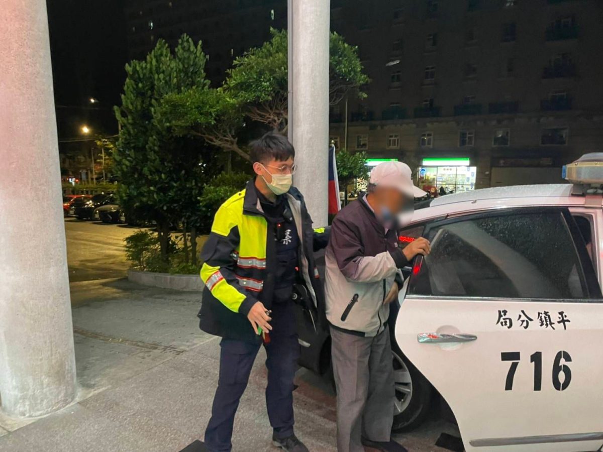 8旬老翁寒風迷途7公里 平鎮警暖心助返家 500649 scaled