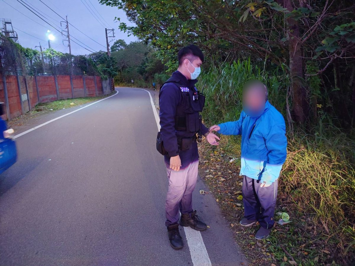 8旬翁想家溜出安養院 平警發現他倒樹叢全身顫抖 501703 scaled