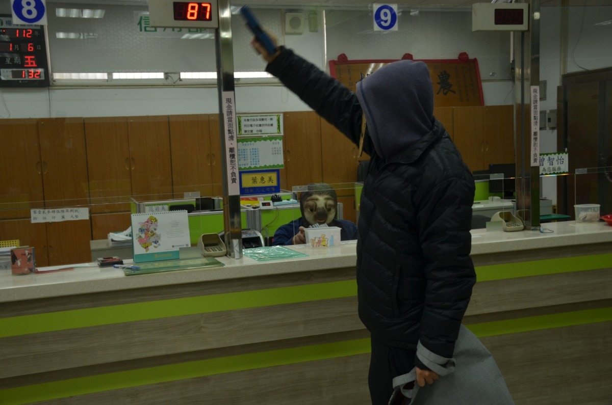 楊梅警扮持槍歹徒闖入 農會行員靠這招成功阻搶案 536a9434 9469 49da 9b16 242ddf19b665