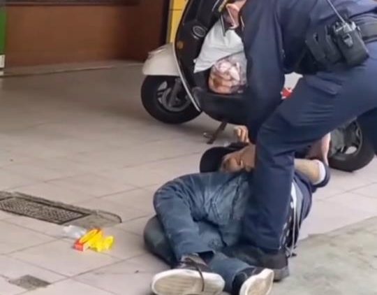 【有片】桃園男詭異行徑引側目 這原因一天被逮捕2次 5684646 e1672983986569